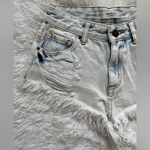 Forever 21 Light-Washed Ripped Jean Shorts Size XS - Picture 3 of 12